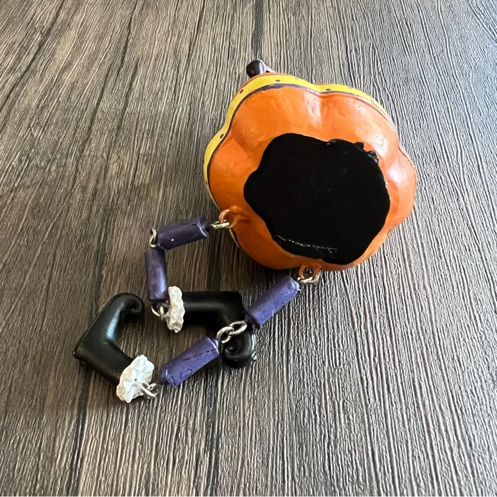 Anthropomorphic Pumpkin Shelf Sitter